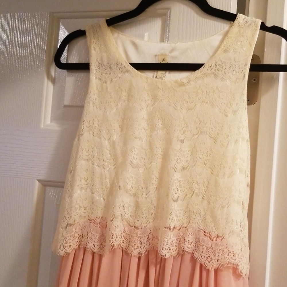 Francesca's Lace and pink dress - Picture 2 of 3